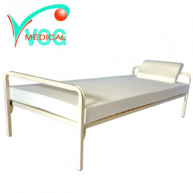 Lit d'infirmerie avec matelas