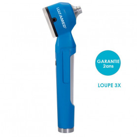 La main tient l'otoscope pour l'examen de l'oreille du médecin ORL sur le  cône de la tête de l'oreille sur fond blanc 7147780 Photo de stock chez  Vecteezy