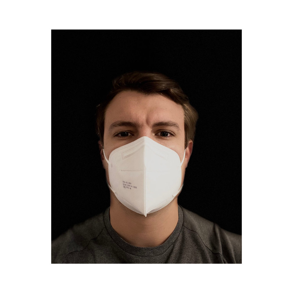 Covid-19: face au variant Omicron, faut-il remplacer nos masques  chirurgicaux par des masques FFP2?